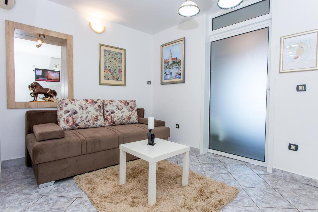 Apartments Desiree Сутіван Екстер'єр фото
