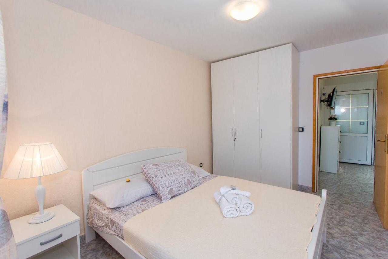 Apartments Desiree Сутіван Екстер'єр фото