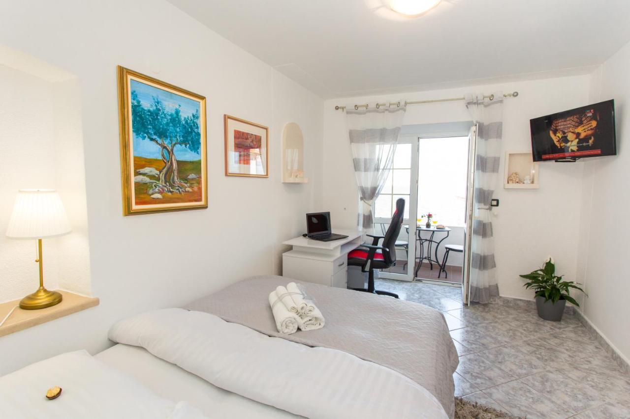 Apartments Desiree Сутіван Екстер'єр фото