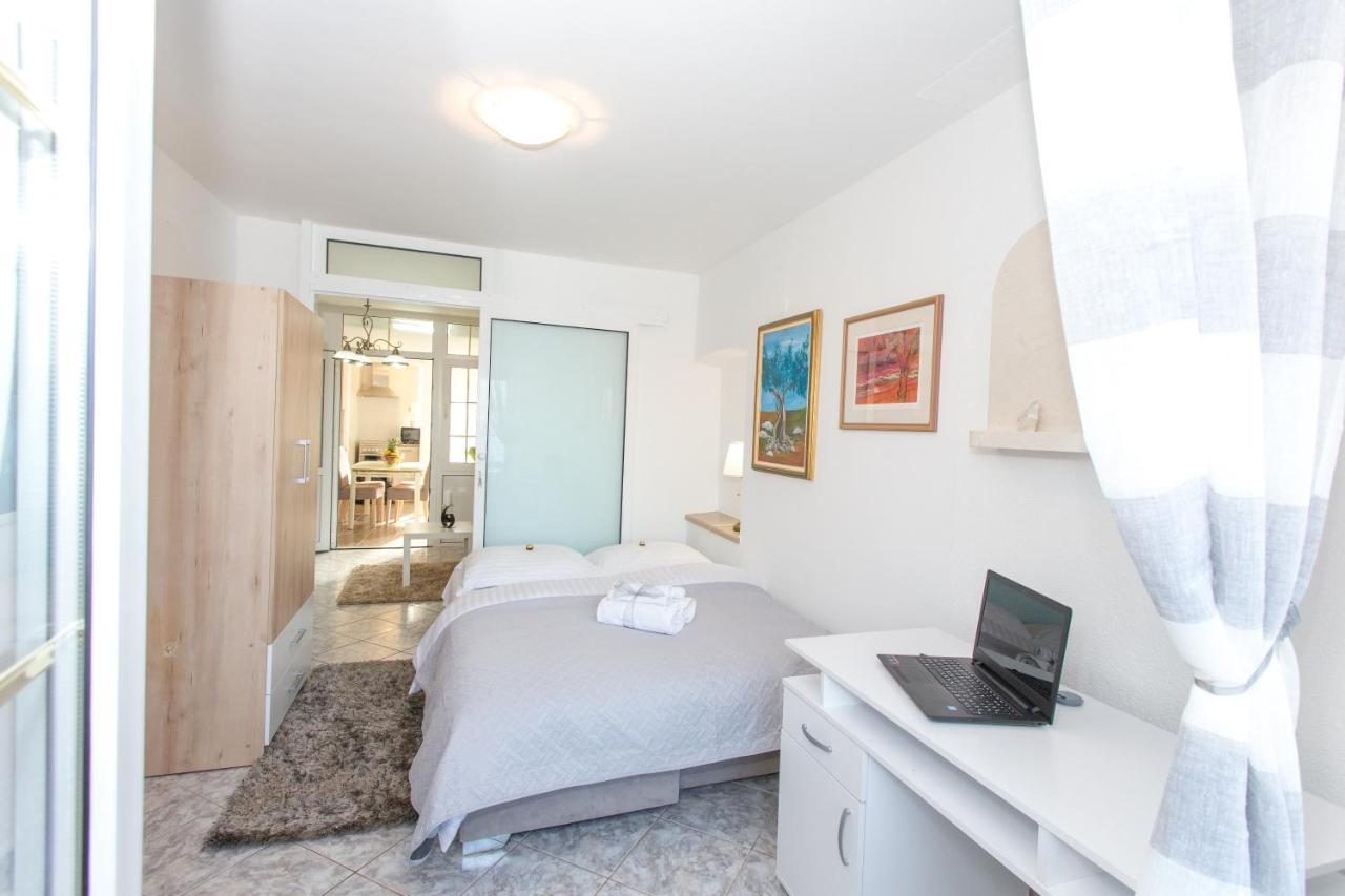 Apartments Desiree Сутіван Екстер'єр фото